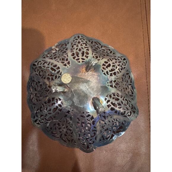 International Silver Company 3 Footed Scalloped "LOVELACE" Candy / Trinket Dish - Picture 2 of 3